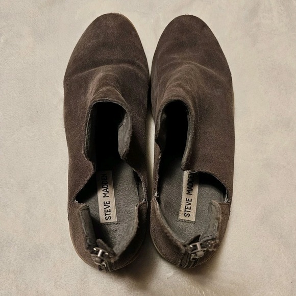Steve Madden Shoes - Steve Madden Laramie Gray Suede Cutout Ankle Booties Women's Size 8.5